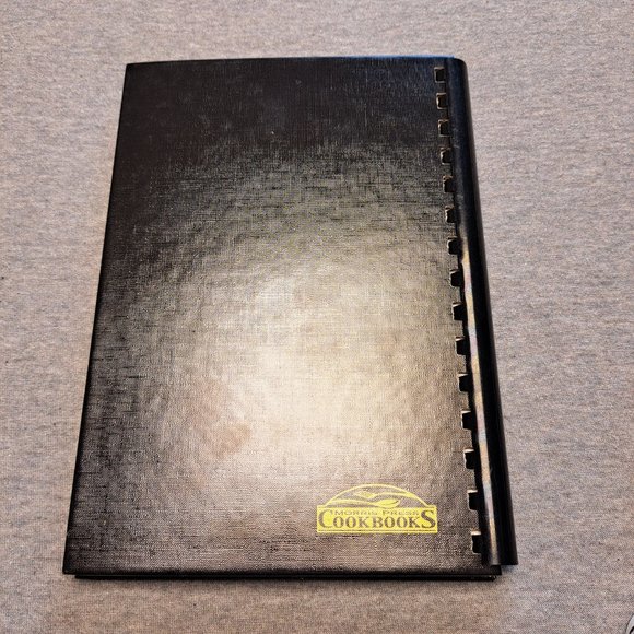 COOKING UP MEMORIES RIVER BEND ELEMENTARY 35TH ANNIVERSARY COOKBOOK VINTAGE 2003 - Picture 2 of 4